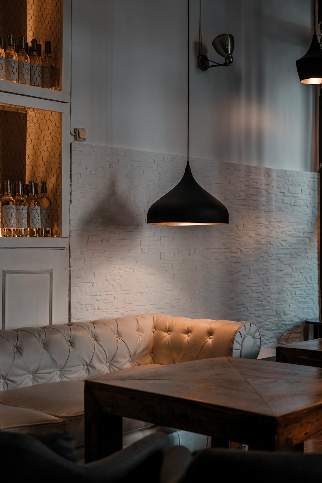 tufted-sofa-near-coffee-table-mnz7igrcel0